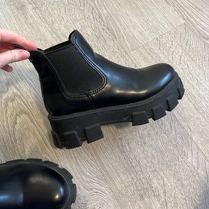 Circus chunky black boot